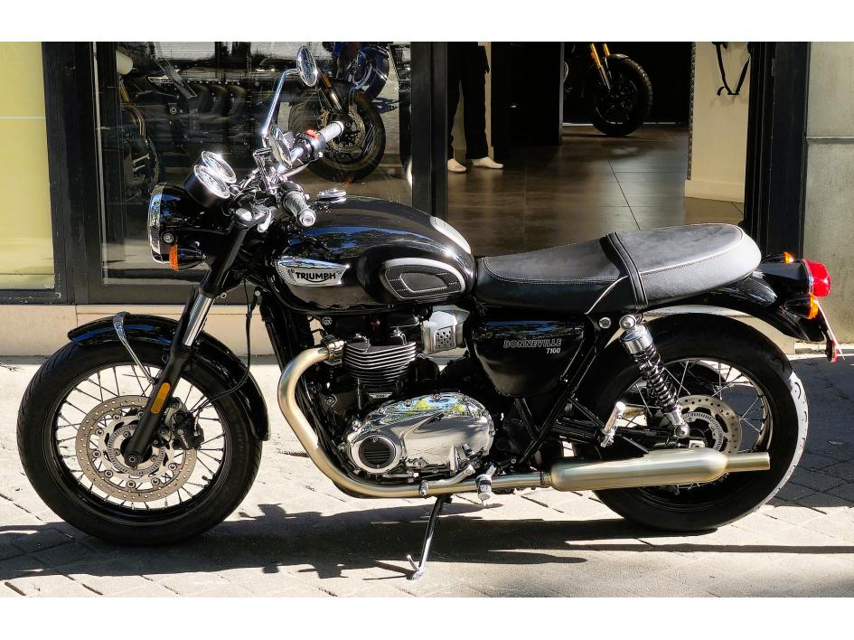 TRIUMPH BONNEVILLE T100 900