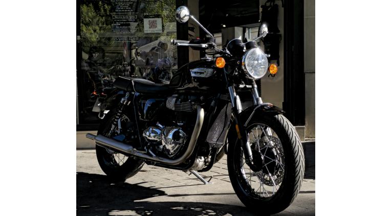 TRIUMPH BONNEVILLE T100 900
