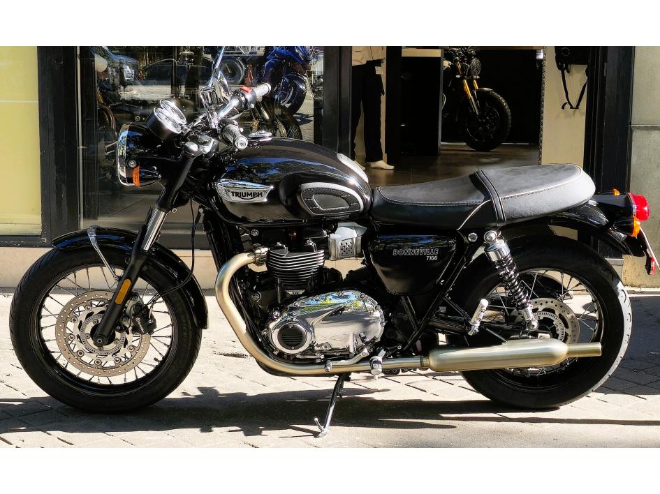 TRIUMPH BONNEVILLE T100 900
