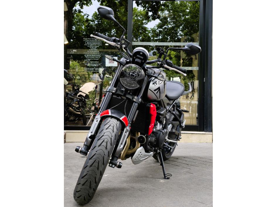 TRIUMPH TRIDENT 660