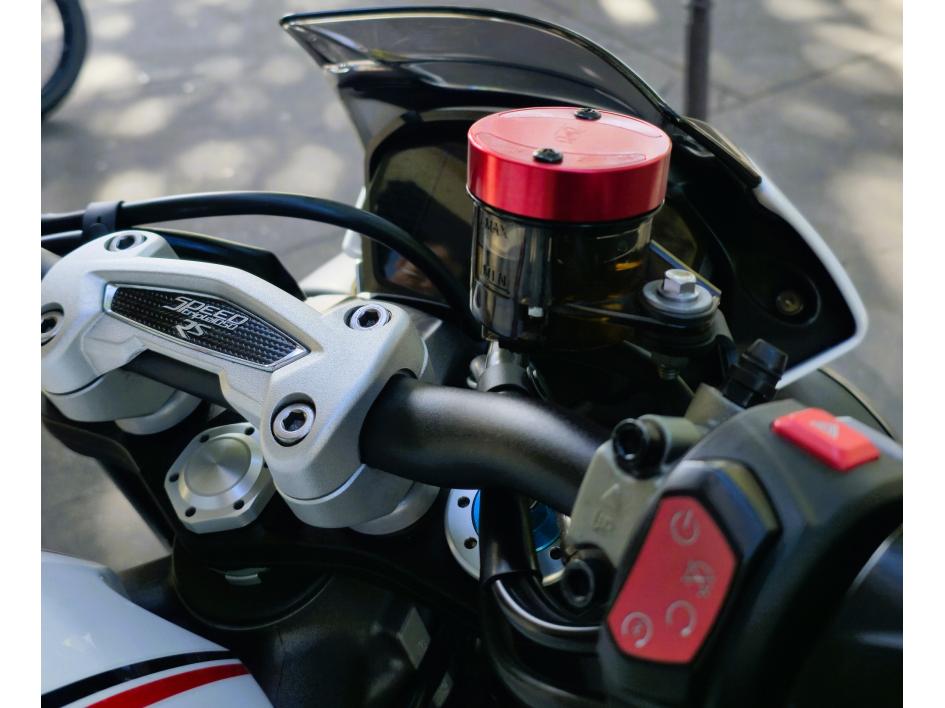 TRIUMPH SPEED TRIPLE 1050 RS