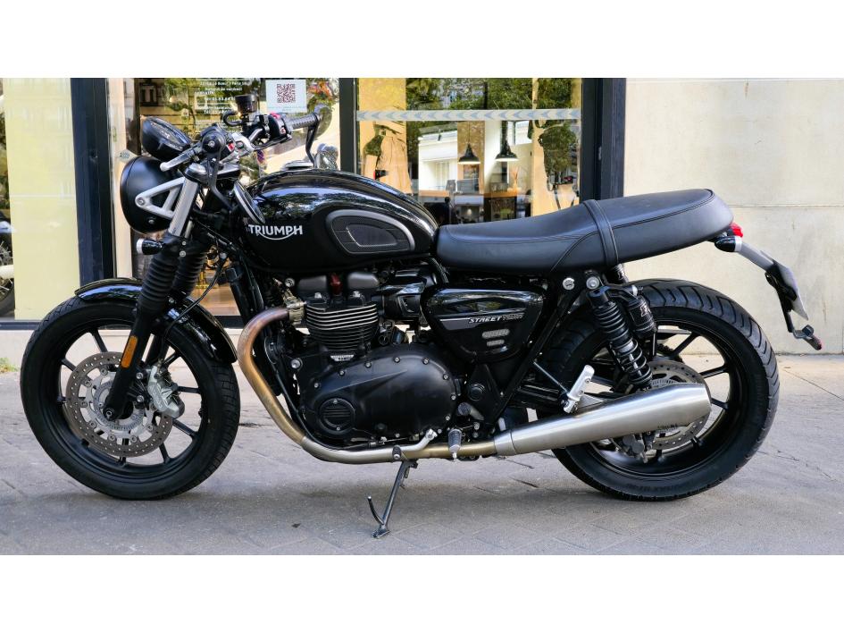 TRIUMPH STREET TWIN  900