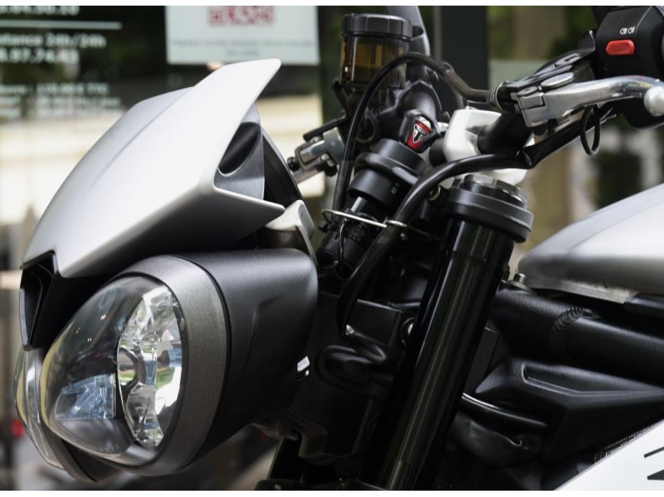 TRIUMPH STREET TRIPLE 765 R
